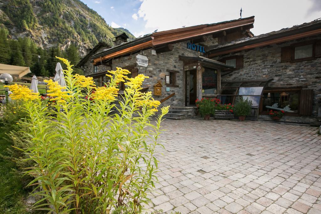 Hotel Restaurant La Barme Cogne Exterior photo